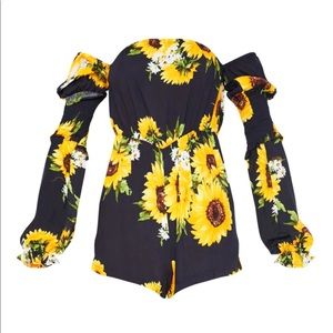 PRETTYLITTLETHING NWT NAVY SUNFLOWER ROMPER US 4